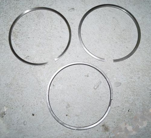Piston ring kit / Jeu de segments de piston, moteurs Renault MIDR 06.20.45 E/41